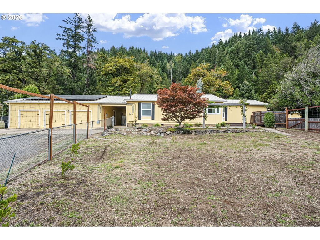 47849 W 2nd St, Oakridge