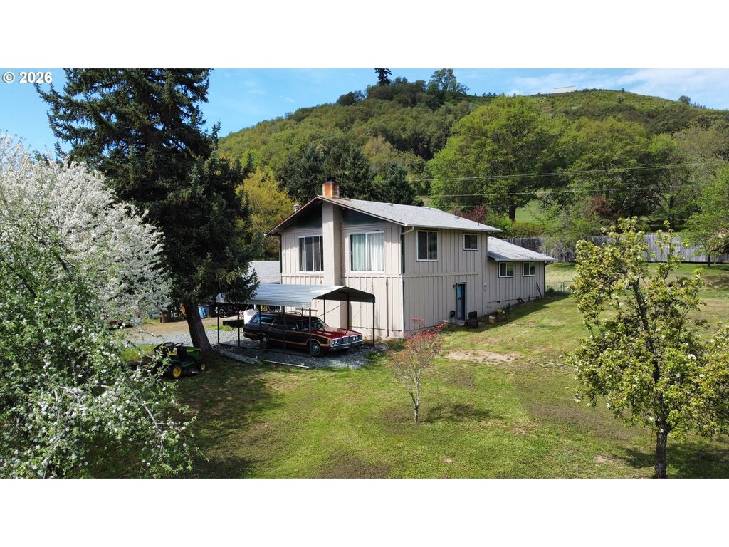 176 Homestead Dr, Myrtle Creek