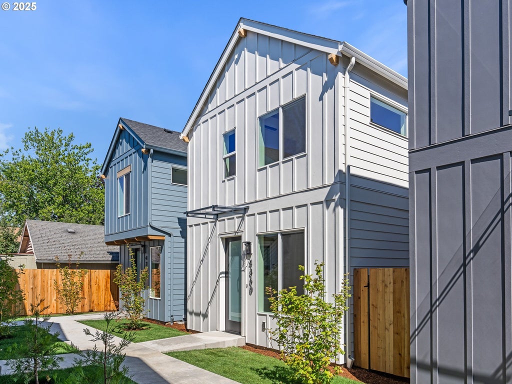 4360 Ne Going St, Portland