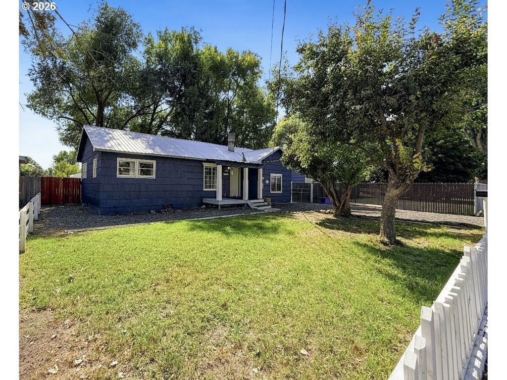 445 Riverside Dr, Burns