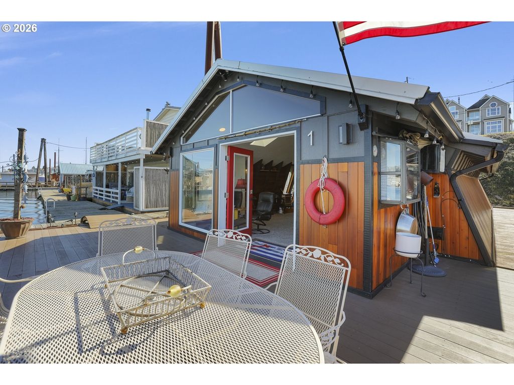 535 Ne Bridgeton Rd 1, Portland