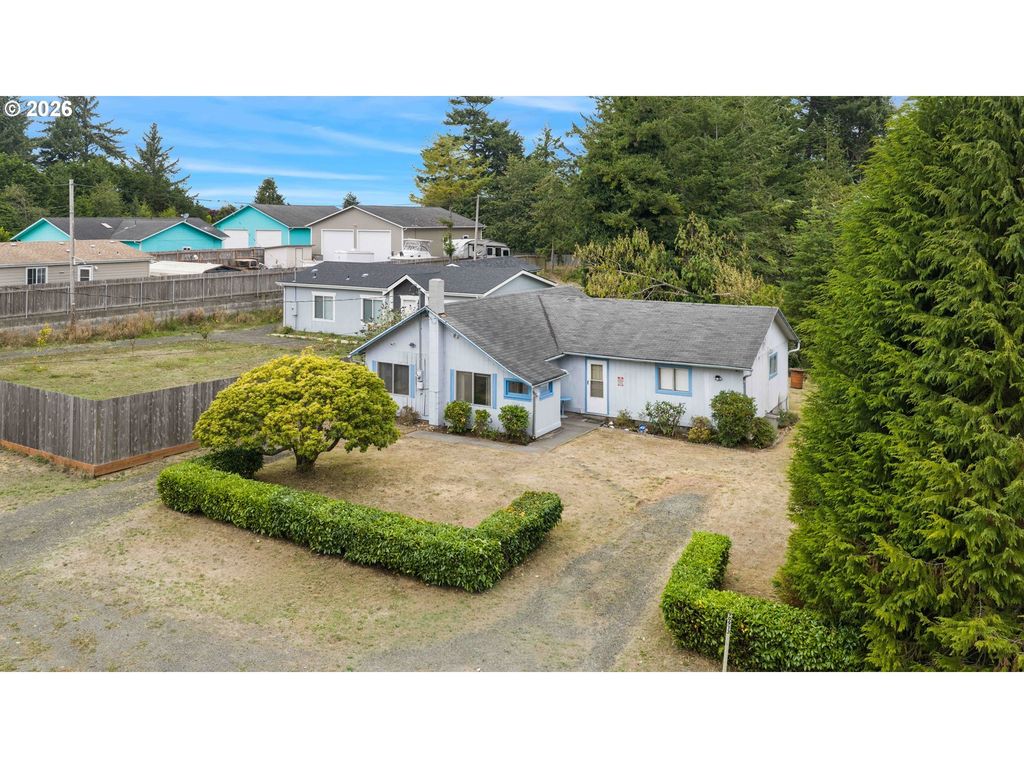 90913 Robertson Ln, Coos Bay