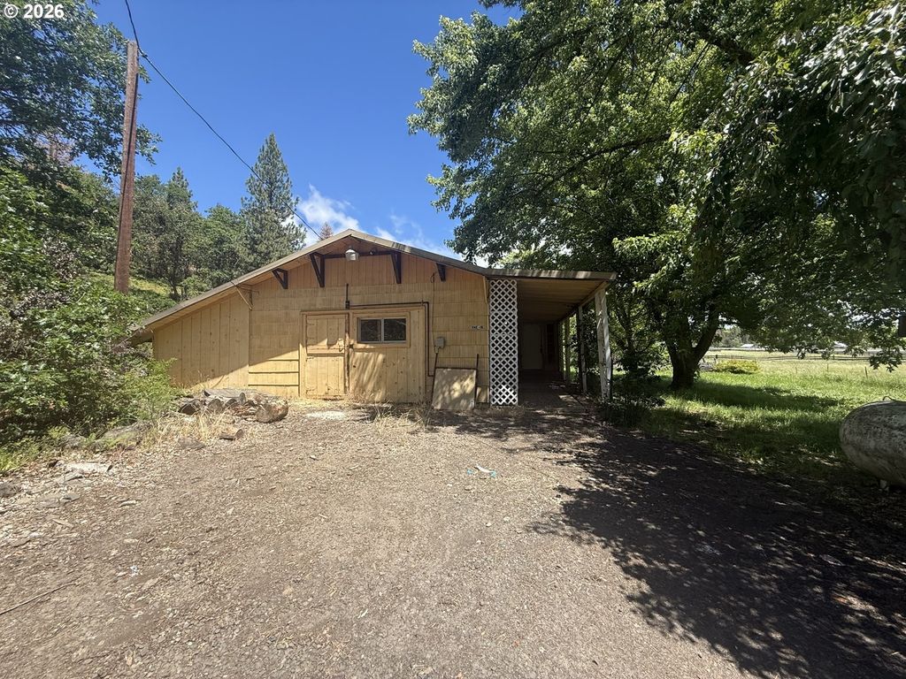 1595 Highway 97, Goldendale
