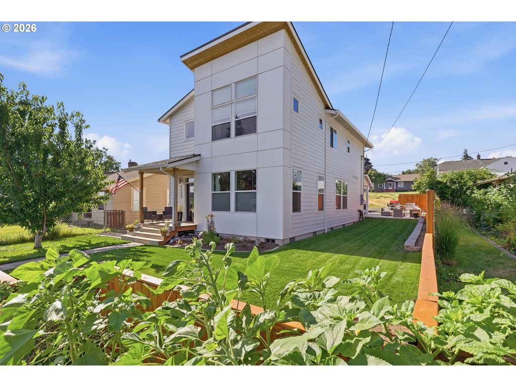 1224 E 8th St, The Dalles