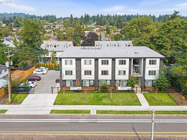 10985 E Burnside St 9, Portland