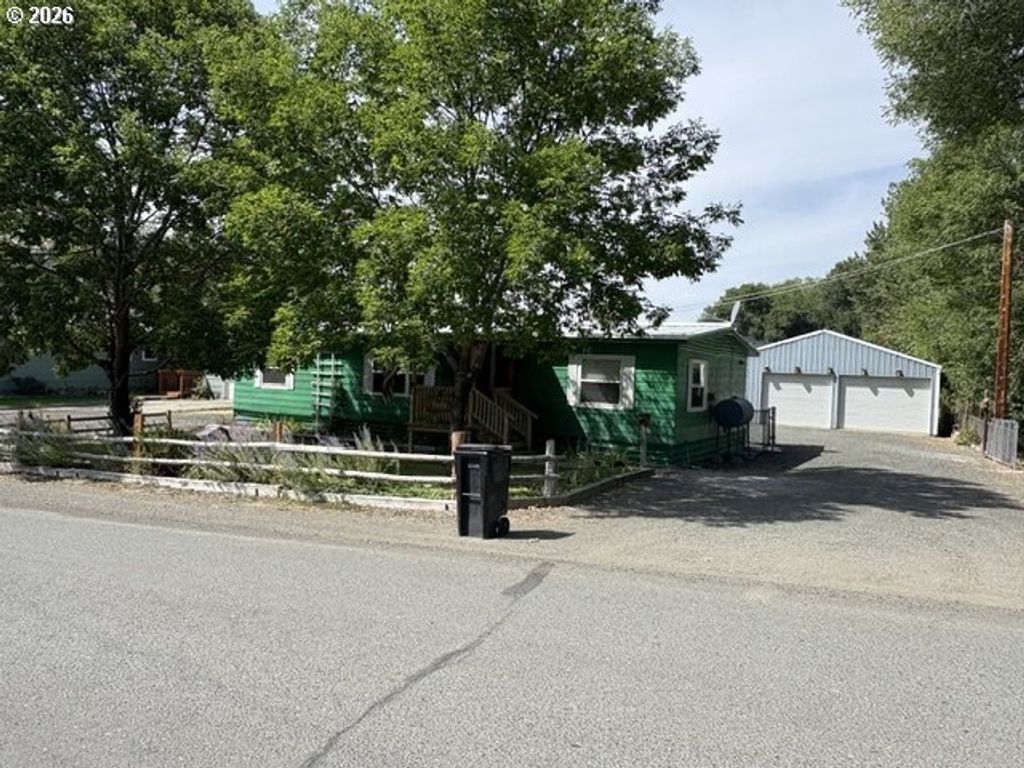 616 Nw Bridge St, John Day