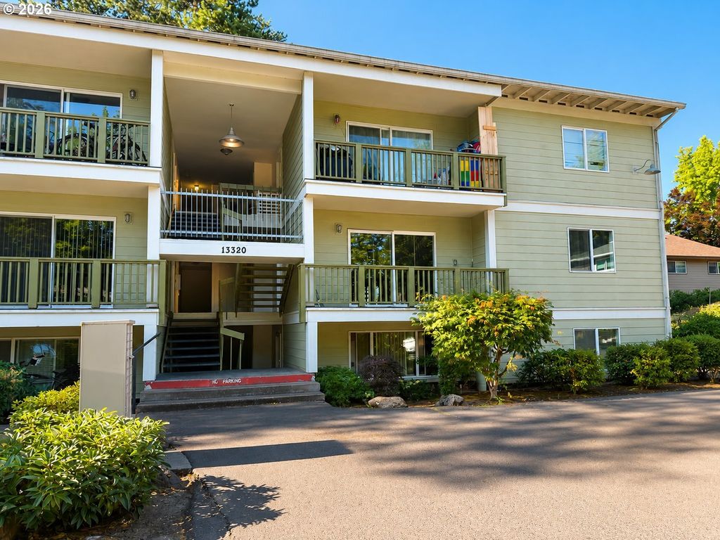 13320 Sw Allen Blvd 205, Beaverton