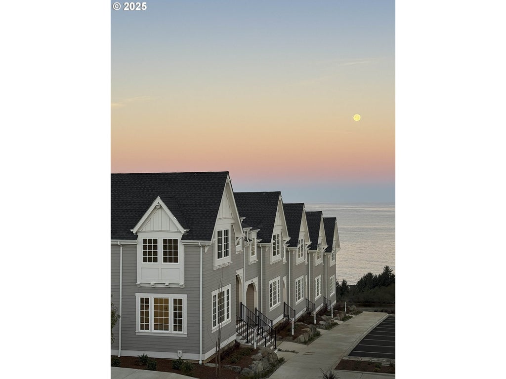 1152 Ne Seascape Ave 13, Depoe Bay