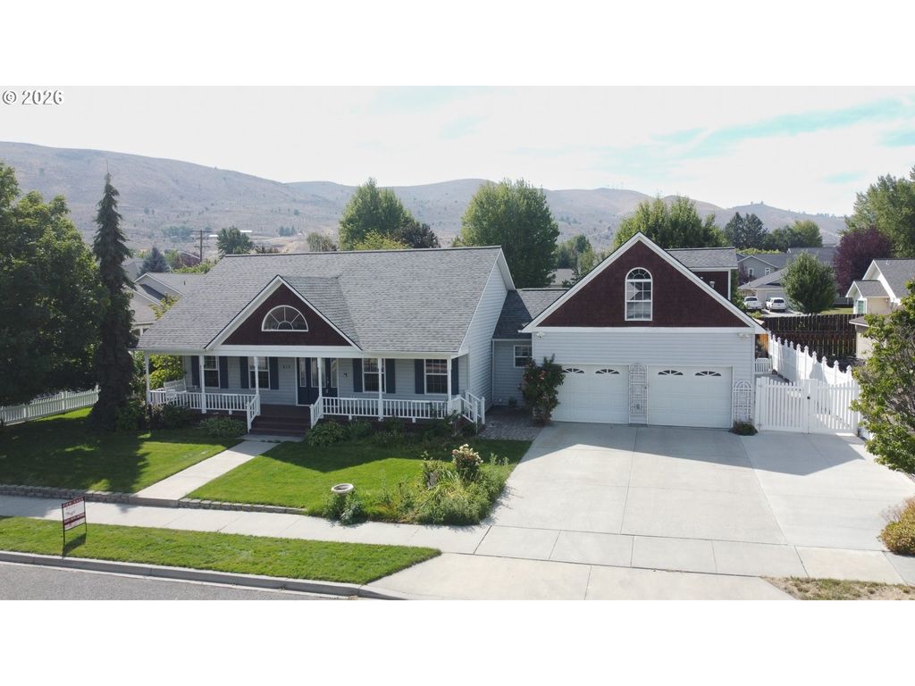 915 Petry Ln, Baker City