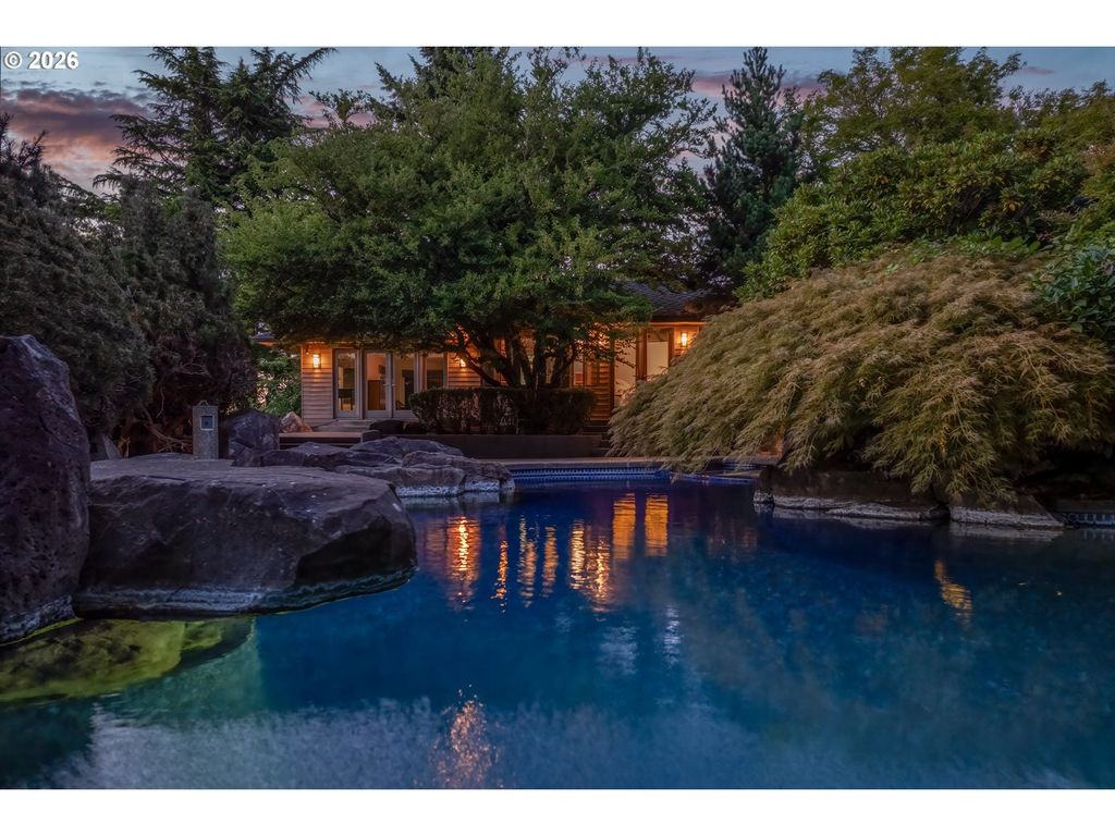 17849 Upper Cherry Ln, Lake Oswego