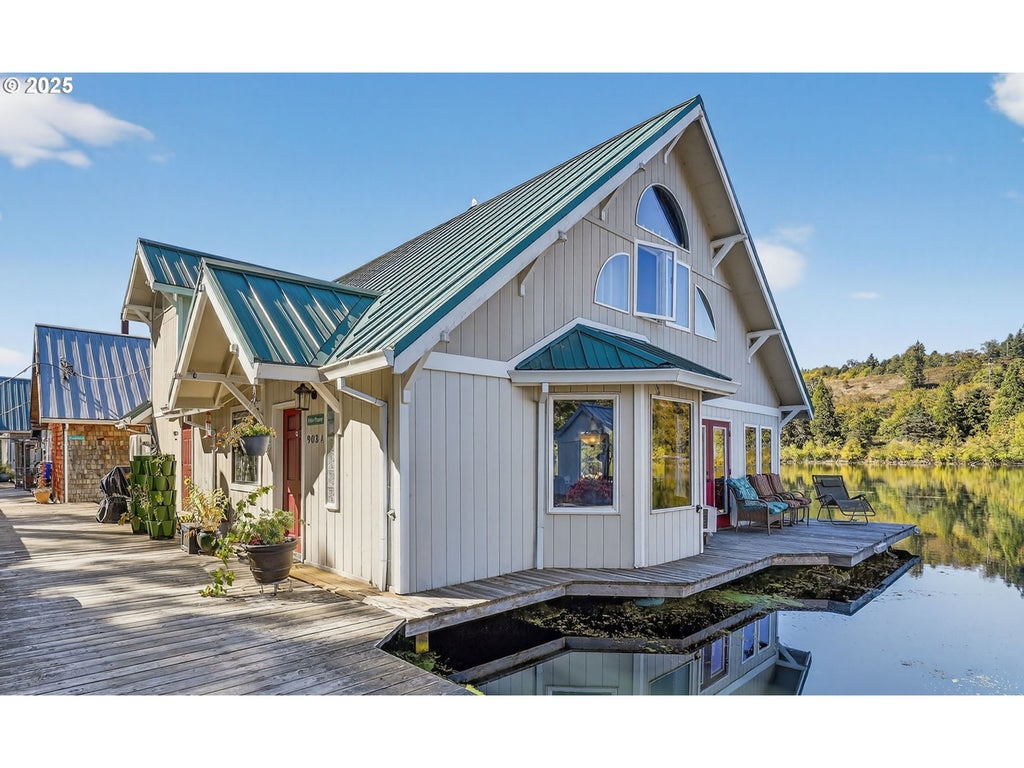 903 S Mcloughlin Blvd A&b, Oregon City