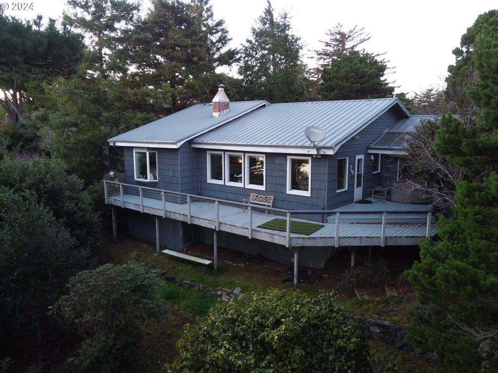 30 Geer Cir, Port Orford
