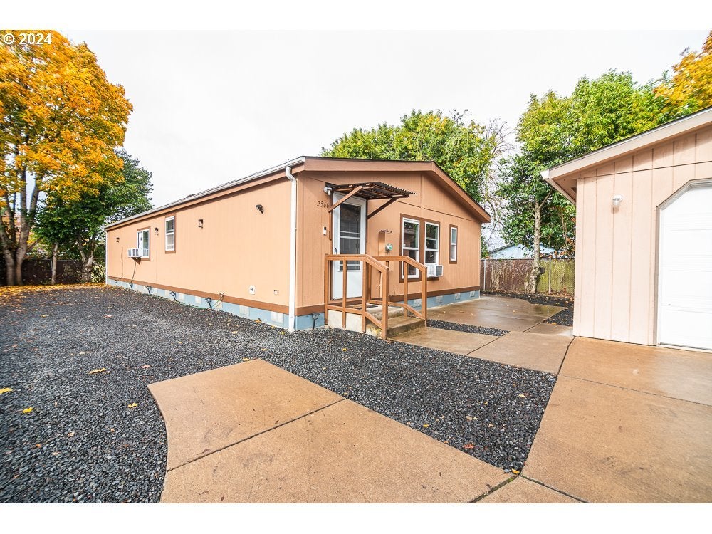 2566 Janelle Way, Eugene