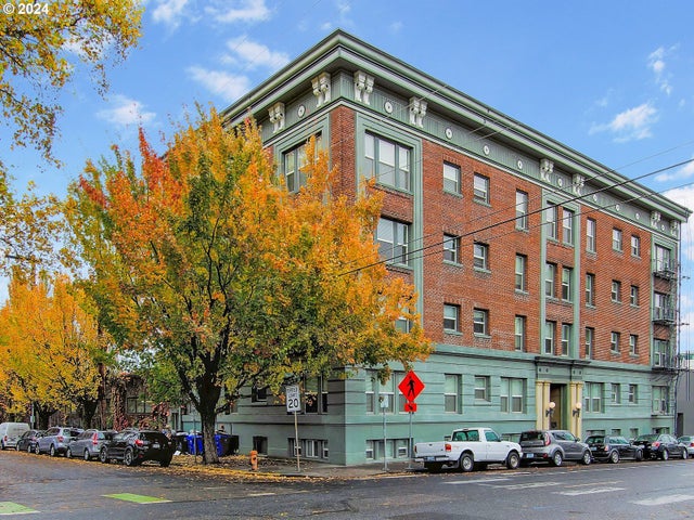 1631 Nw Everett St 100, Portland