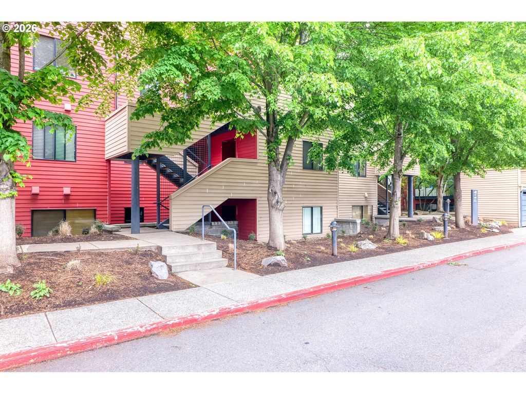 810 Nw Naito Pkwy F11, Portland