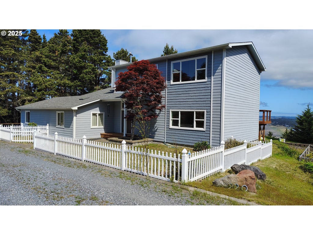 220 Flake St, Port Orford