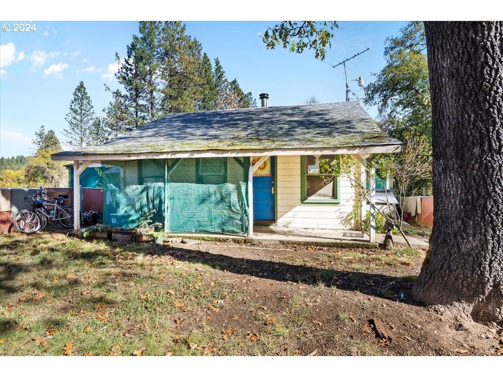 1411 Rockydale Rd, Cave Junction