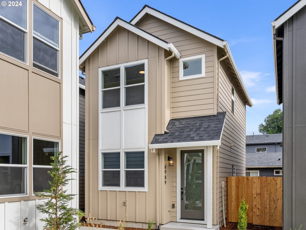 6909 N Bank St, Portland