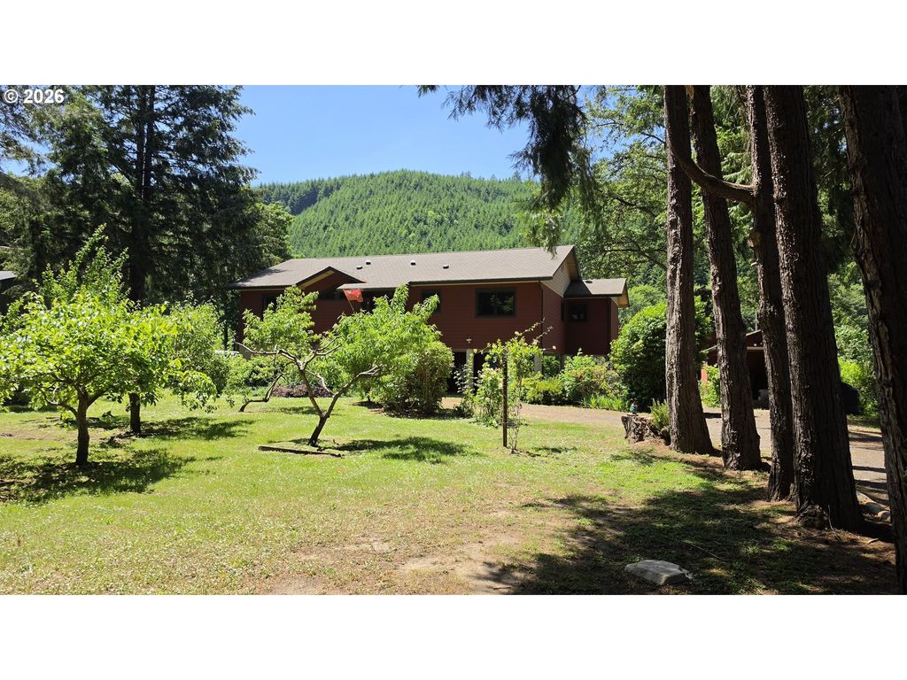 203 Burchard Dr, Scottsburg