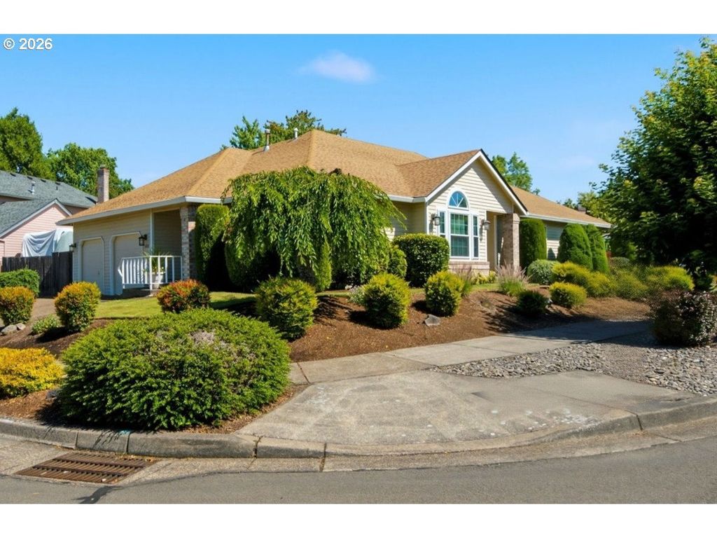 679 Ne Maryann Ct, Hillsboro