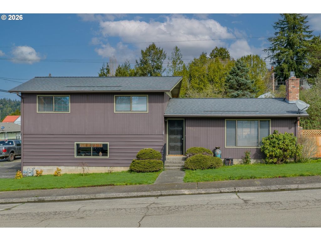 1005 Maple St, Myrtle Point