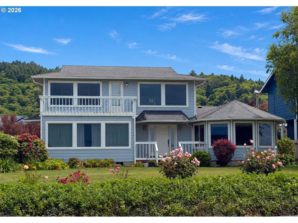 15275 Oceanview Dr, Brookings
