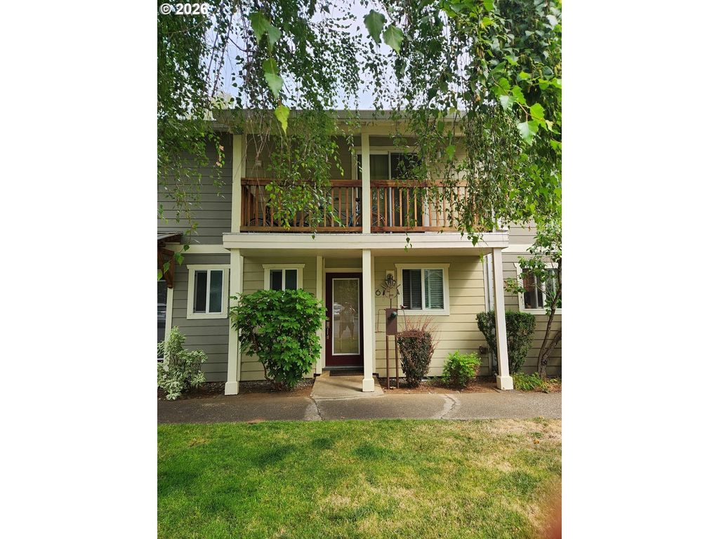 1706 Avalon Way B6, Hood River