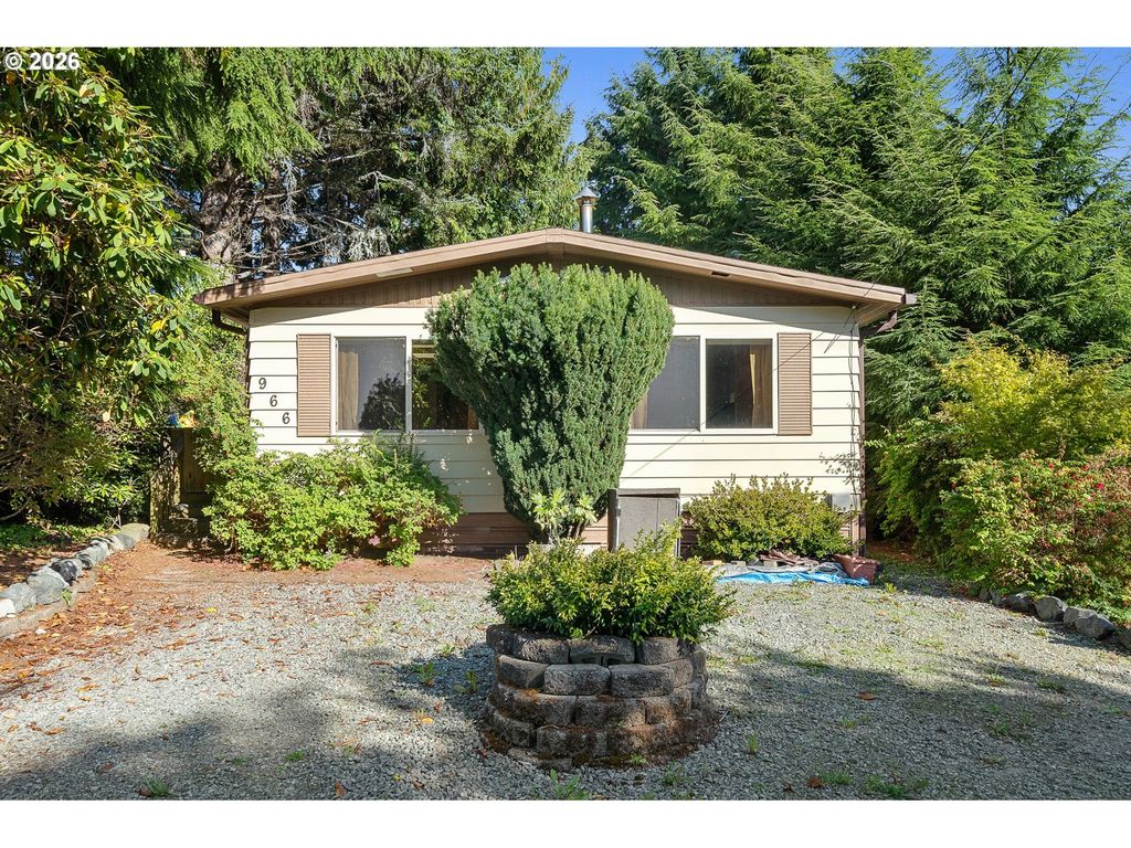 966 S Dolphin St, Rockaway Beach