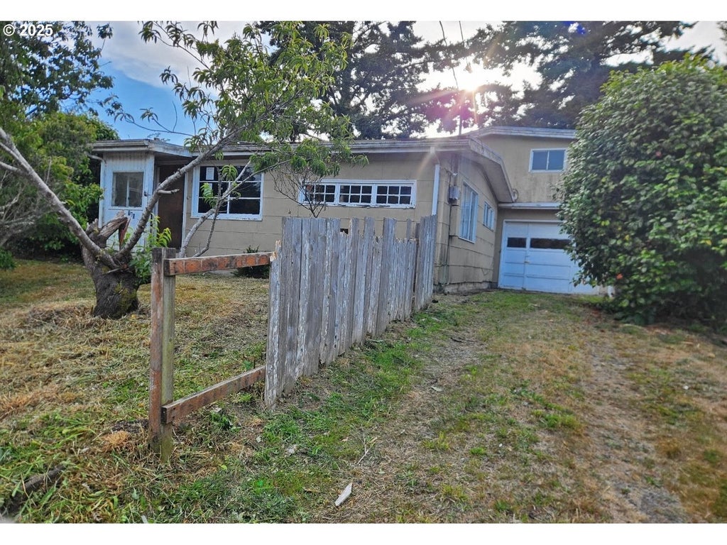 740 S Cammann St, Coos Bay