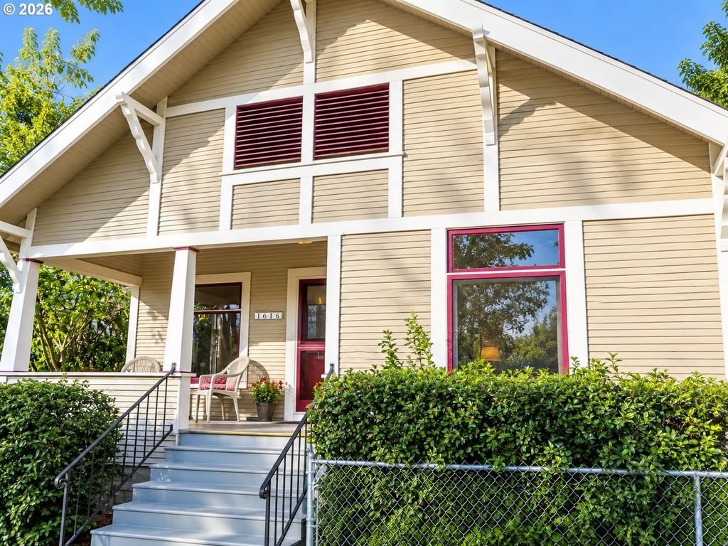 1616 Ne Commercial Ave, Roseburg