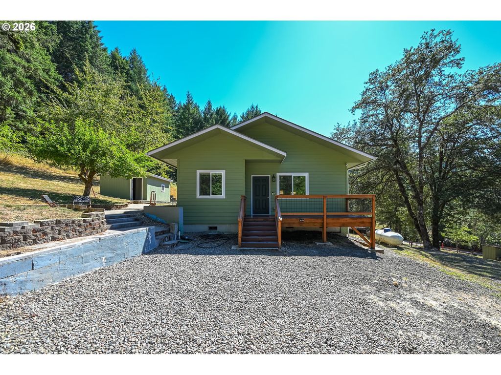 295 Wolf Valley Dr, Umpqua