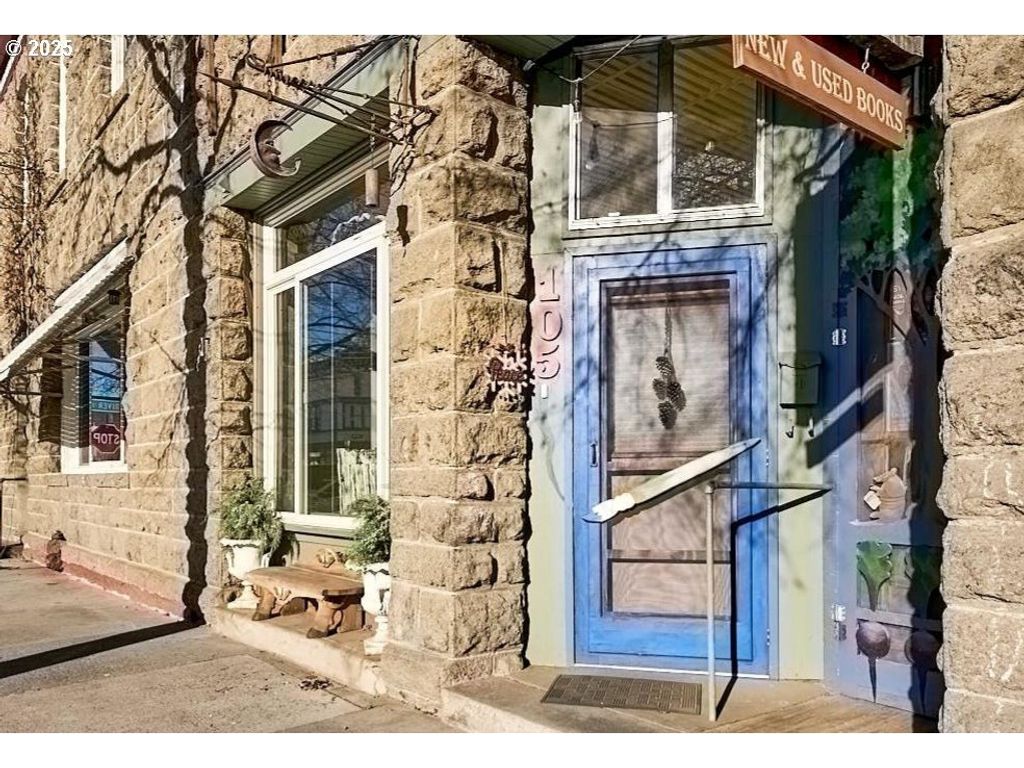 105 E Main St, Enterprise