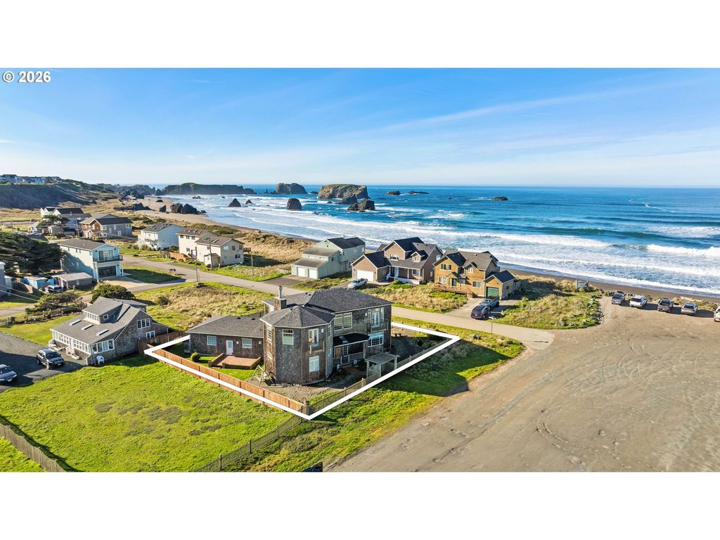 323 Madison Ave, Bandon