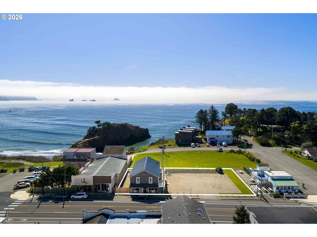 267 6th St, Port Orford