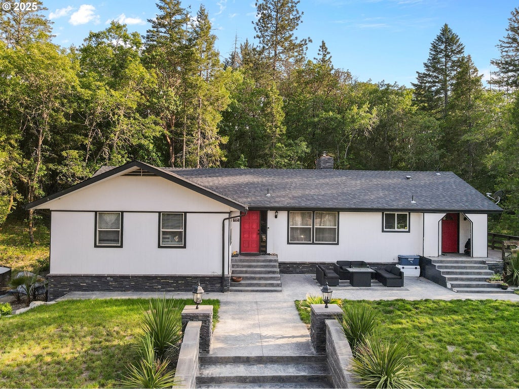 4247 Redwood Hwy, Grants Pass