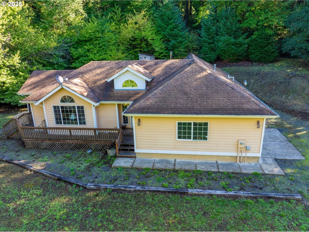 140 Golden Dr, Scottsburg