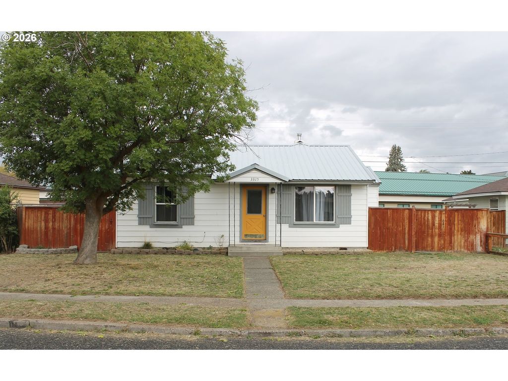 3325 9th Dr, Baker City