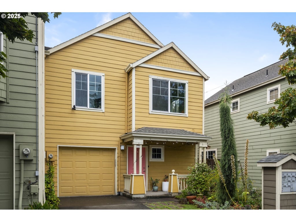537 Ne Russell St, Portland