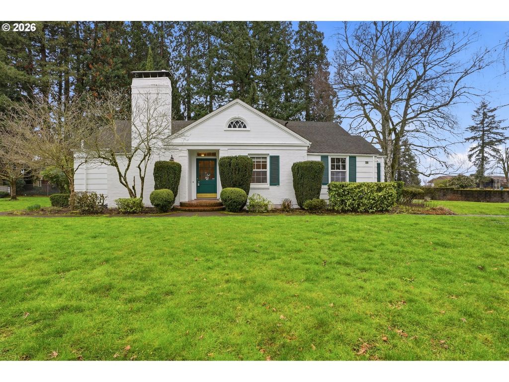 300 S Devine Rd, Vancouver