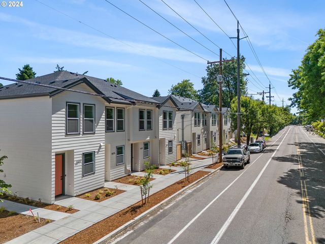 6677 N Fessenden St 15, Portland