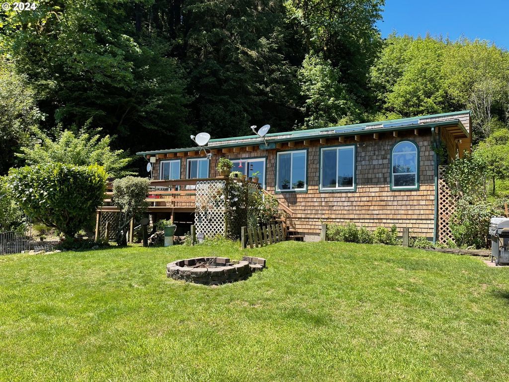 83126 Siltcoos Station Rd, Westlake