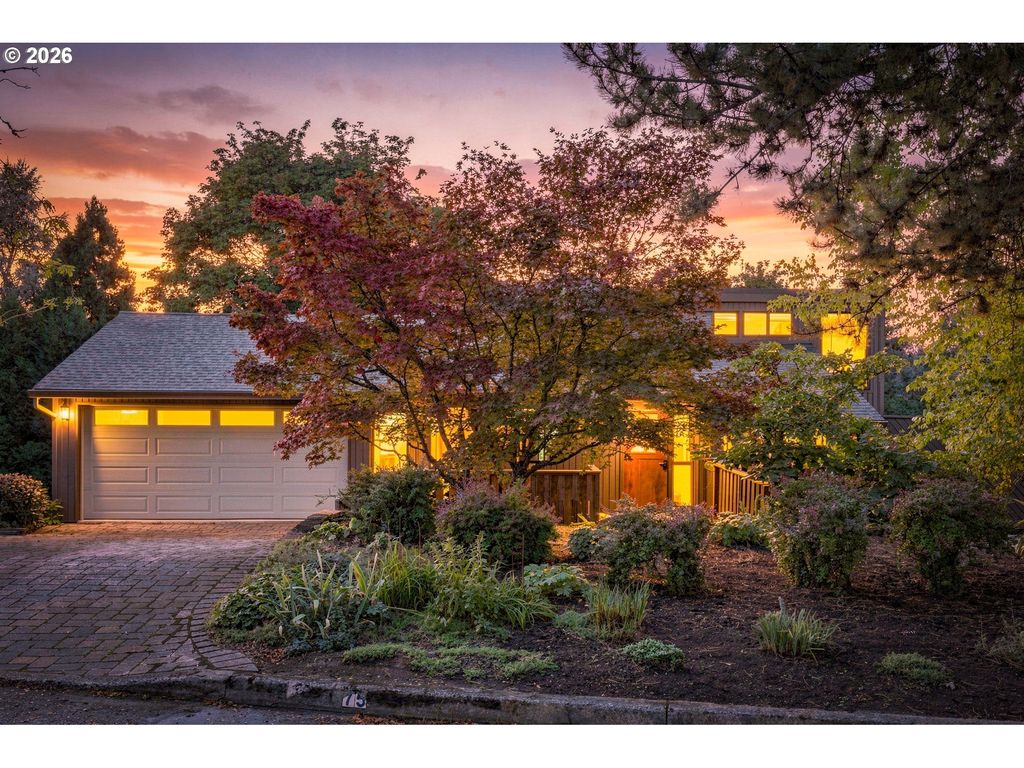 7875 Blinkhorn Way, Gladstone