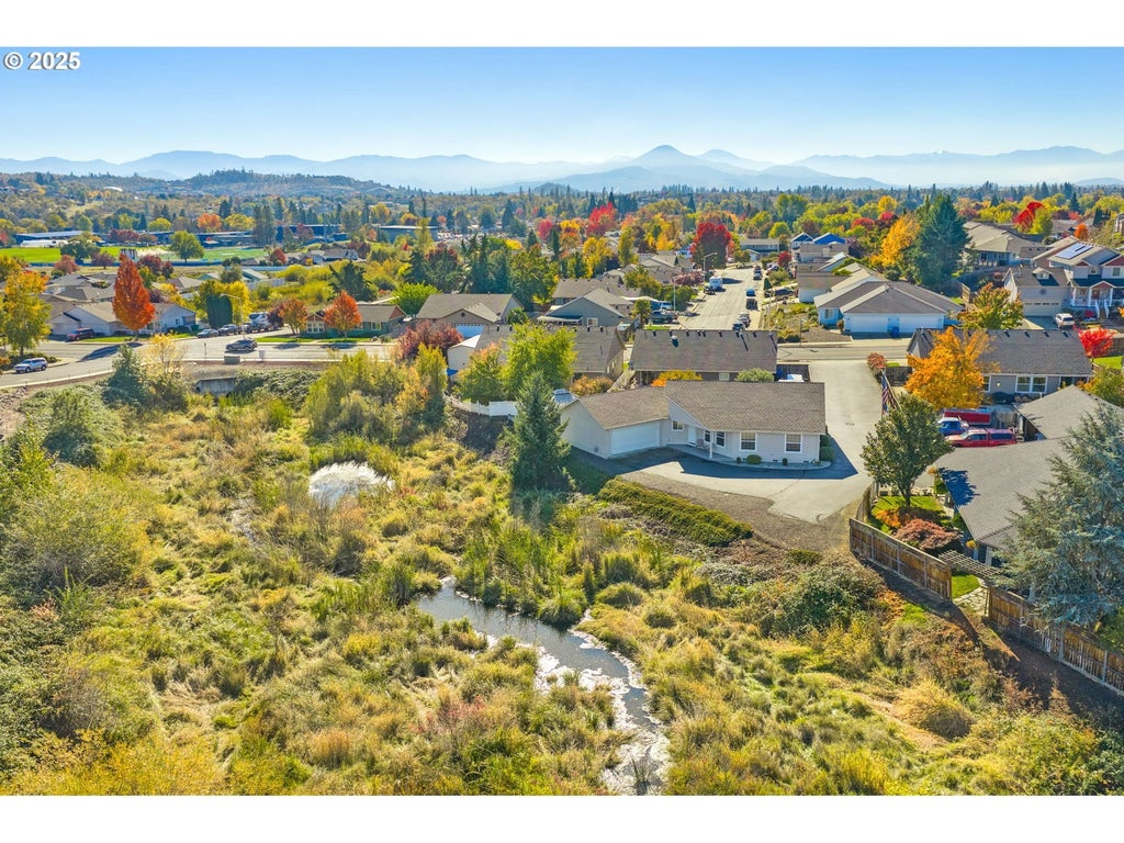 826 Crystal Dr, Eagle Point