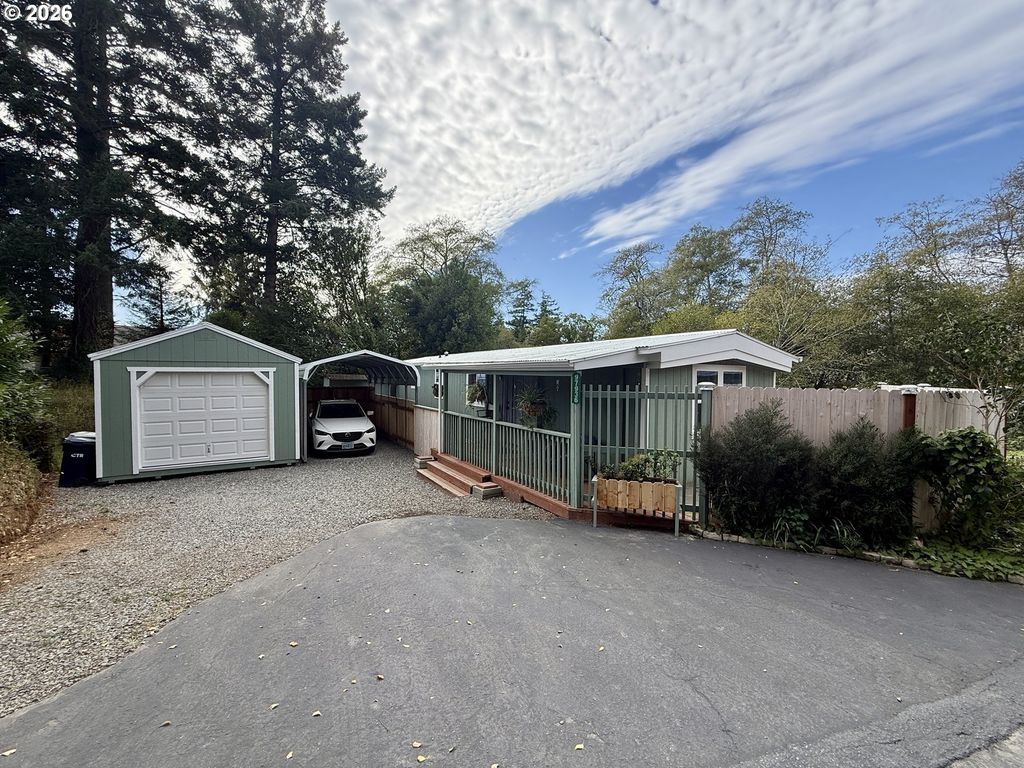 97936 Klamath Ave, Brookings