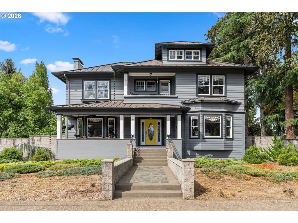 211 S 3rd St, Cottage Grove