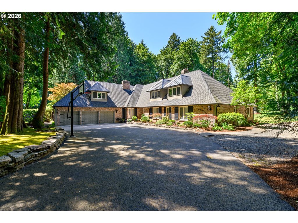 653 Victoria Pl, West Linn