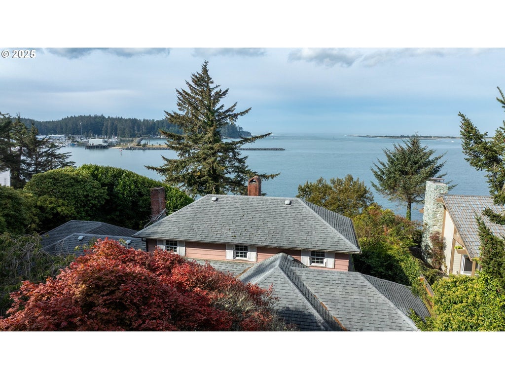 91281 Cape Arago Hwy, Coos Bay