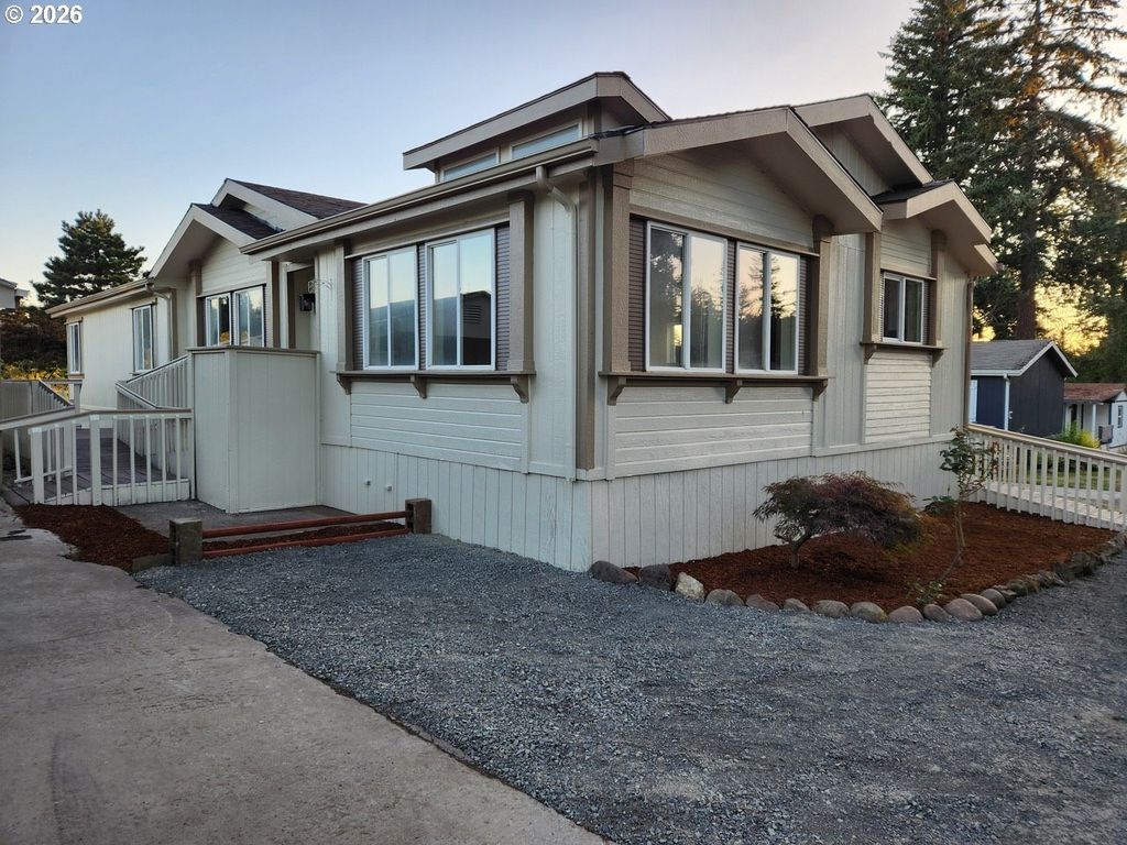 36451 S Sawtell Rd 11, Molalla