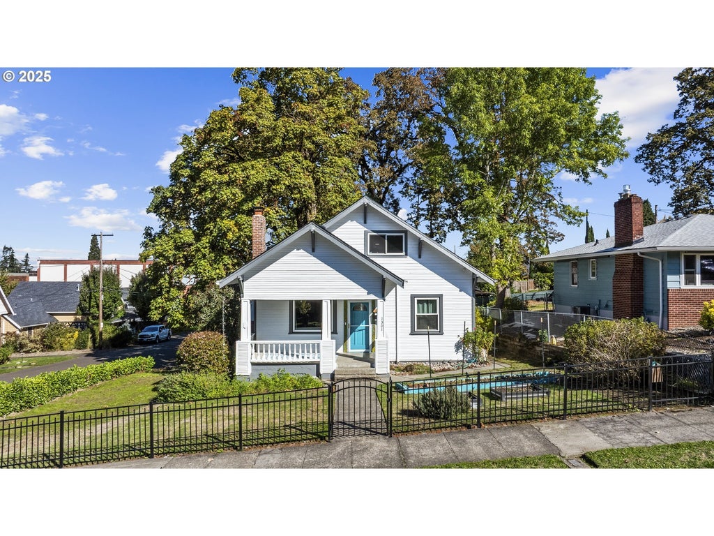1301 9th St, Oregon City
