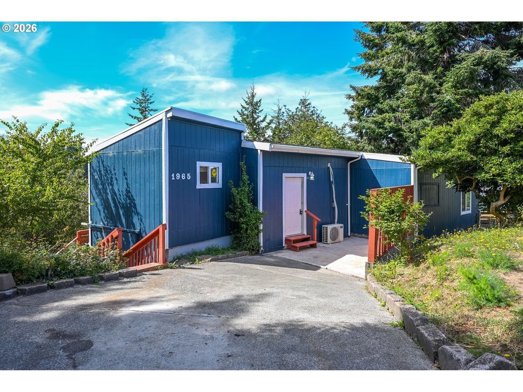 63474 3rd Rd, Coos Bay